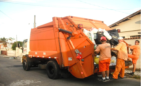 Caminho de coleta de lixo - Foto: Acervo Comunicao Prefeitura Municipal de Taubat
