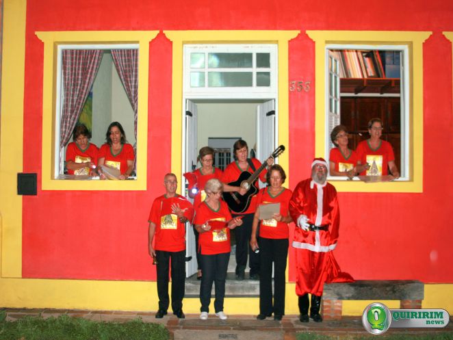 Tradio em Quiririm, o coral  composto por clssicas canes natalinas