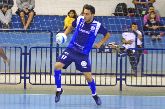 Matheus, ala do Taubat futsal - Foto: Jonas Barbetta / Top 10 Comunicao