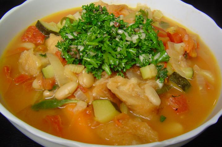 A ribollita  uma sopa de po, um prato simples feito com algumas verduras