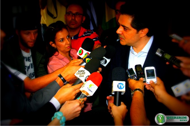 Prefeito Ortiz Junior durante coletiva de imprensa - Foto: Quiririm News