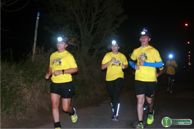Atletas participam da corrida noturna em Quiririm - Foto: Douglas Castilho/Quiririm News