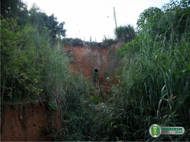 Cratera foi fotografada em maio de 2012 quando tinha cerca de 8 metros de altura - Foto: Douglas Castilho/Quiririm News