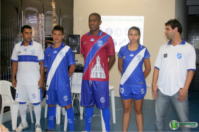 Os atletas Luciano Henrique, Rennan, Santos, Giovanna e o dolo Gilsinho desfilaram com o novo uniforme - Foto: Douglas Castilho/Quiririm News