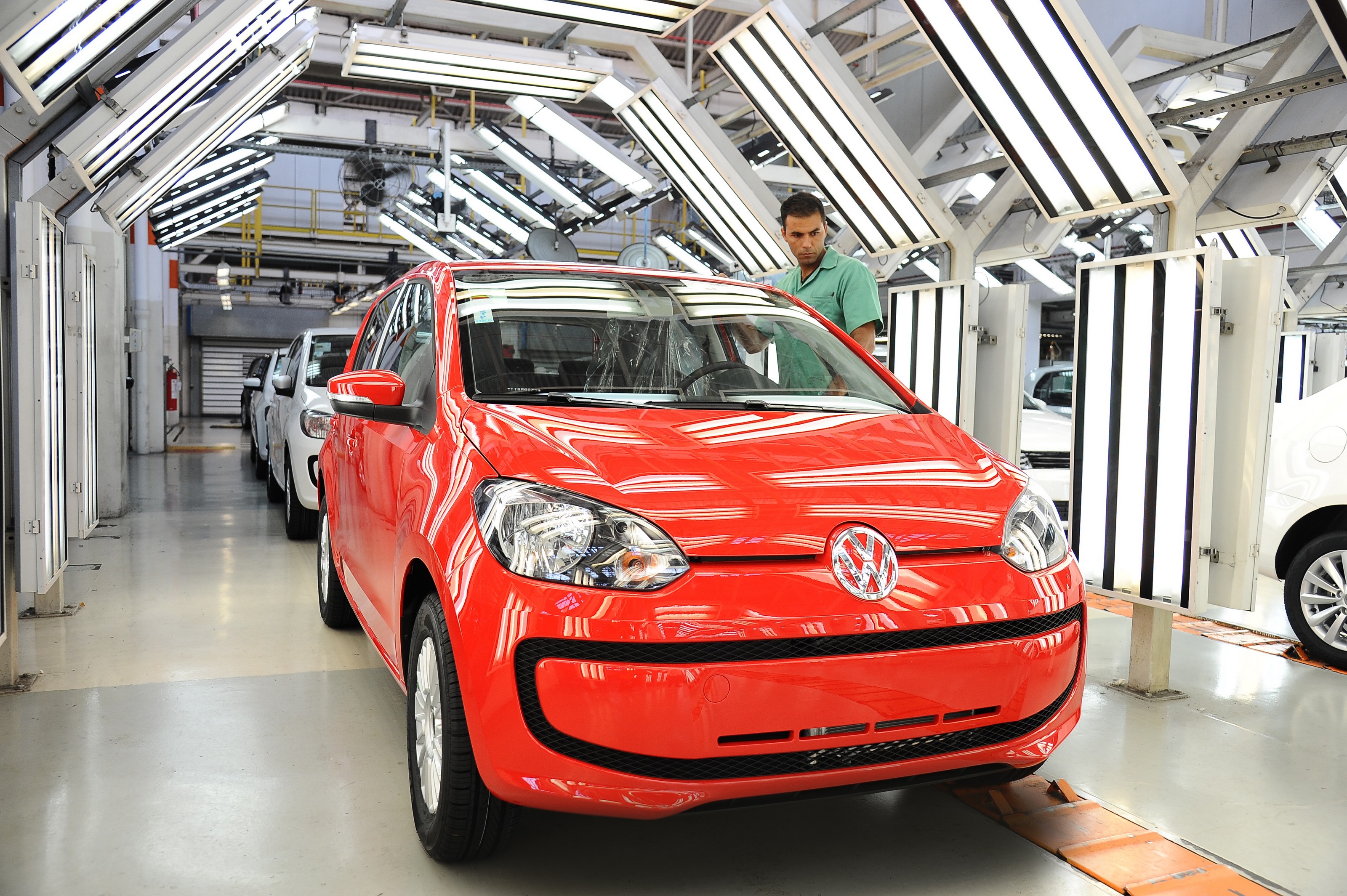 Os novos equipamentos garantem a checagem de cada etapa de montagem, com preciso e eficincia - Foto: Assessoria Volkswagen 