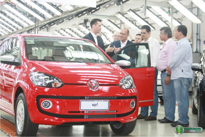 Presidente da Volkswagen do Brasil Thomas Schmall, apresenta novo carro para o governador Geraldo Alckmin - Foto: Douglas Castilho/Quiririm News