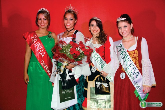Raiane Brancati, Rainha de 2012 ao lado da Rainha e princesas de 2013, Rafaele Ferrari, Gisele Benedeti e Carolina Piassali