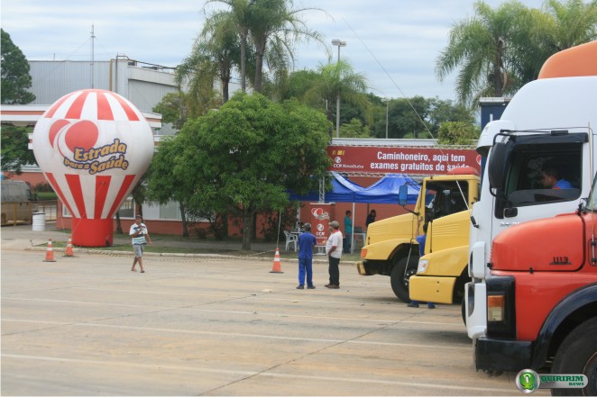 Motoristas foram atendidos em tendas montadas no estacionamento da fbrica - Foto: Douglas Castilho/Quiririm News 