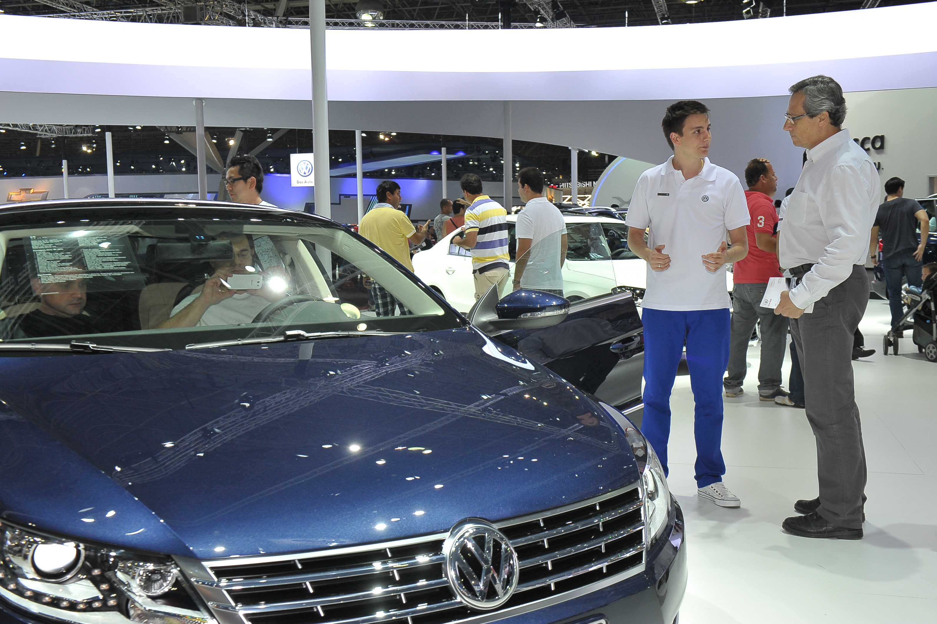 Estagirios no Salo do Automvel de 2012 - Foto divulgao: Volkswagen do Brasil