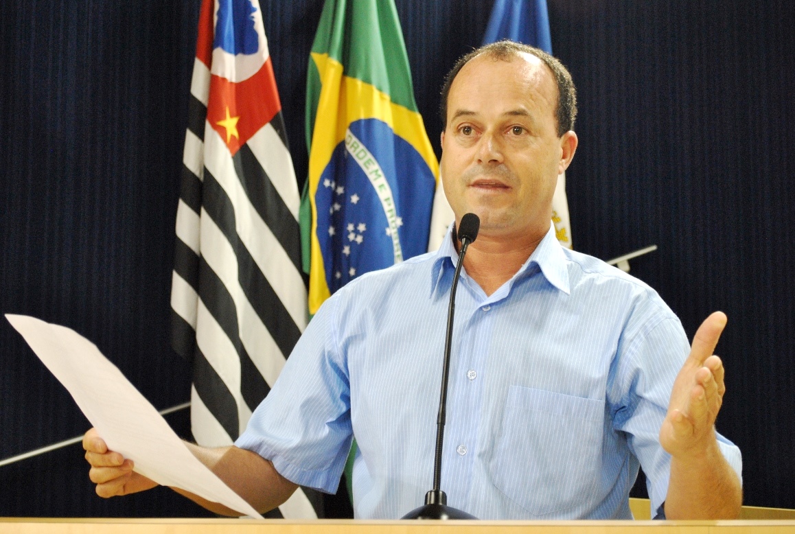 Vereador Salvador Soares durante discurso na Cmara Municipal - Foto: Assessoria 