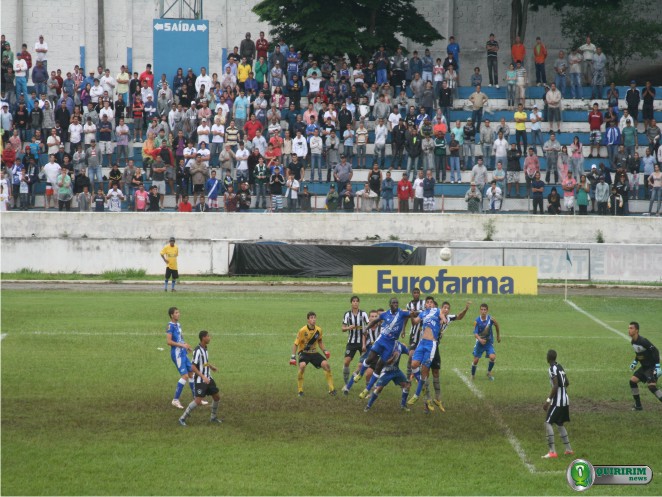 Taubat� tentou marcar o gol da vit�ria com bolas pelo alto, mas n�o obteve sucesso