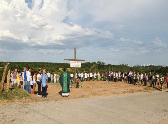 Foto do terreno onde ser construdo a igreja da comunidade Nossa Senhora de Lourdes e So Joo Batista - Foto: Acervo Comunidade N.S. de Lourdes